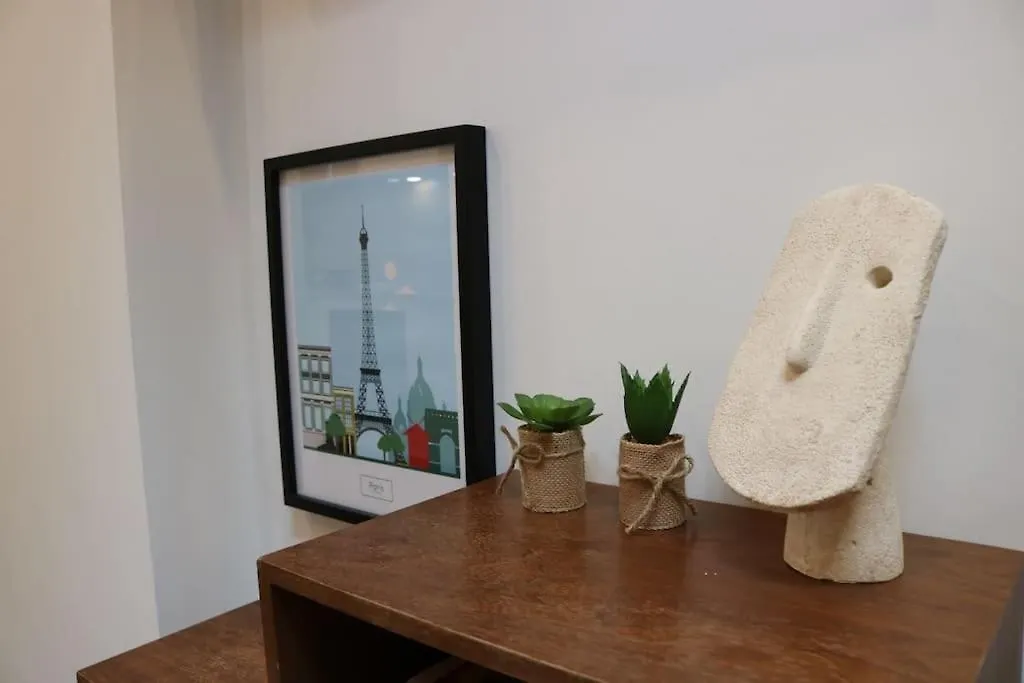 Apartment Cosy 2 Chambres / Pere-Lachaise Paris France
